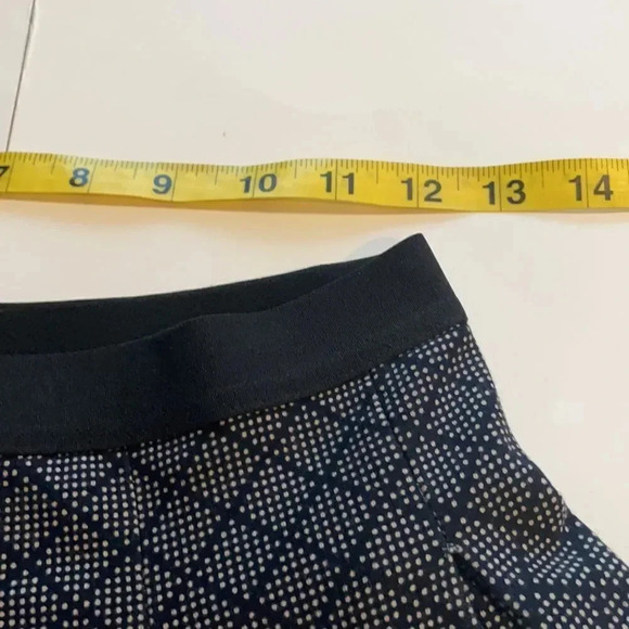 Uniqlo pleated stretch mini skirt, black,  tan geometric print. Women’s size M - Picture 4 of 9